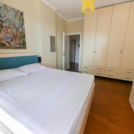 Seaview Apartment Vlore Bagian luar foto